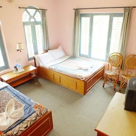 Hotel Greenland Pokhara Bagian luar foto