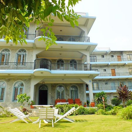 Hotel Greenland Pokhara Bagian luar foto