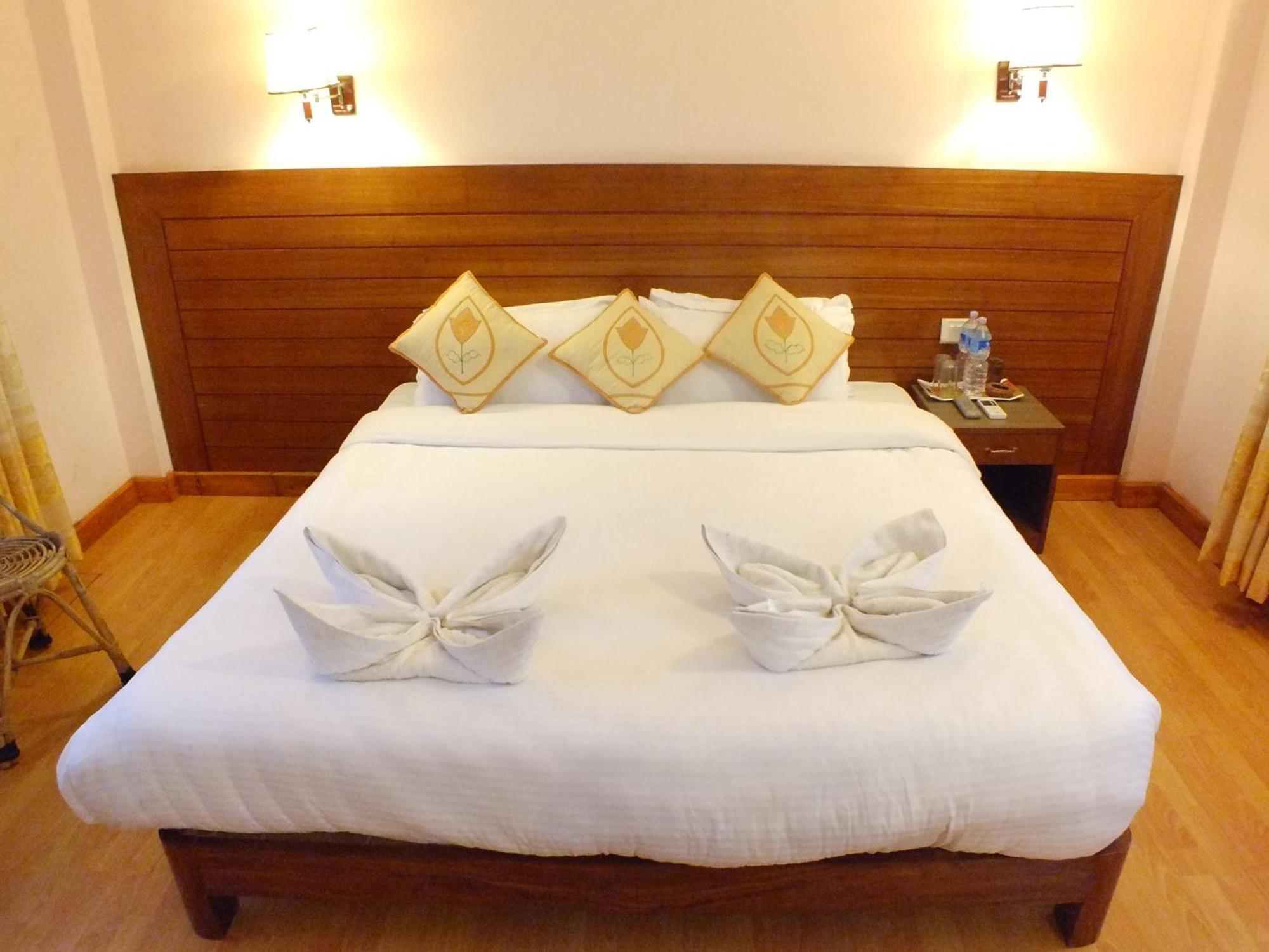 Hotel Greenland Pokhara Bagian luar foto