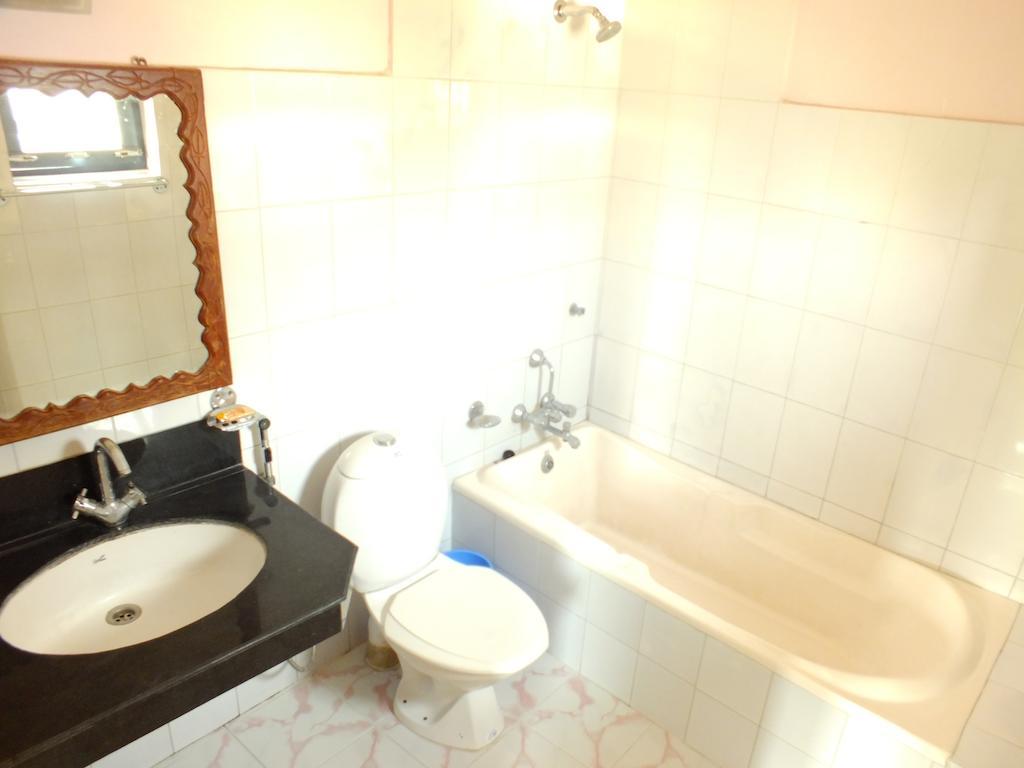 Hotel Greenland Pokhara Bagian luar foto